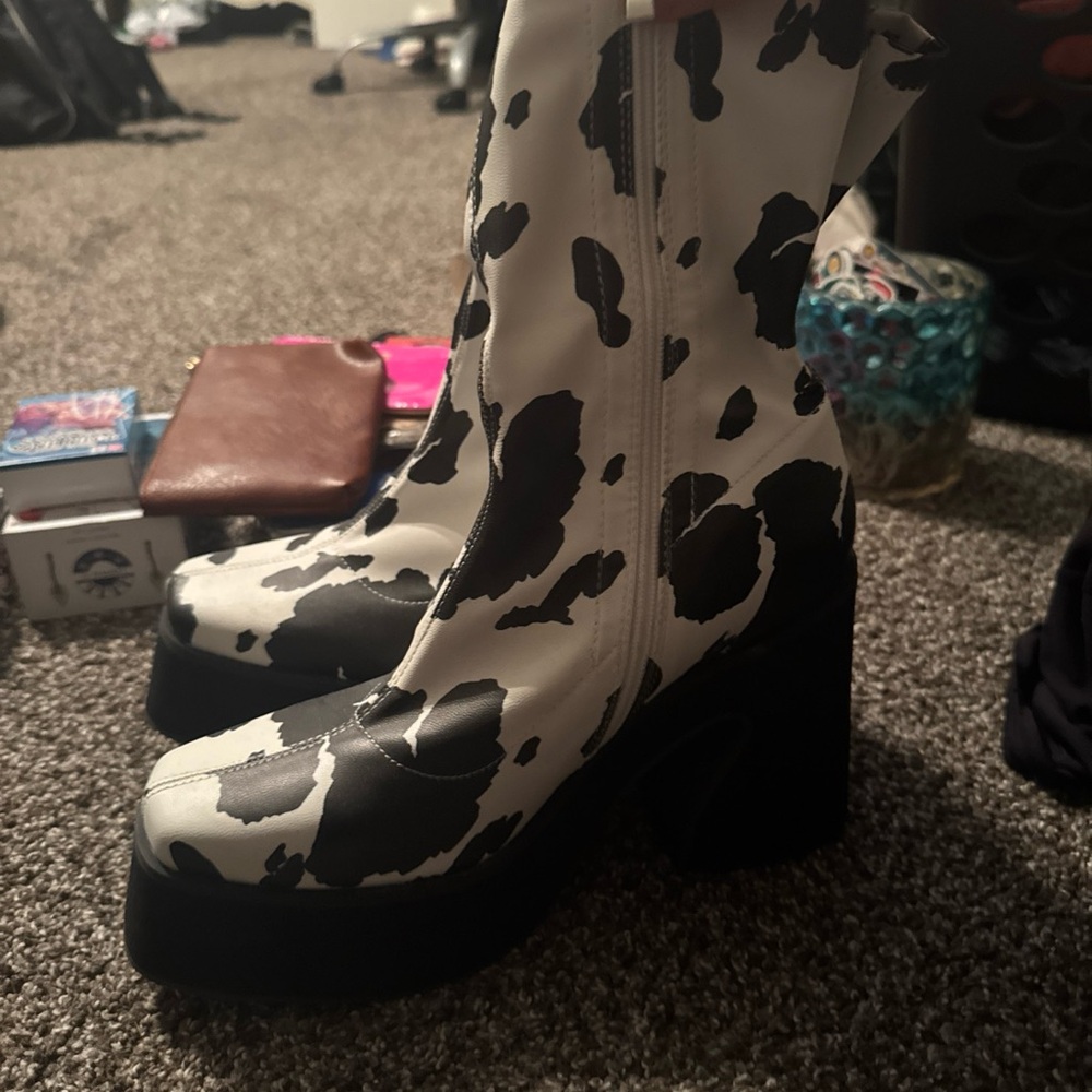 Black and White Platform Shoes with Chunky Heel